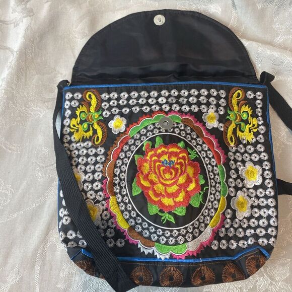 Embroidered Boho Artsy Festival Shoulder Bag & Wallet Set - Picture 11 of 13